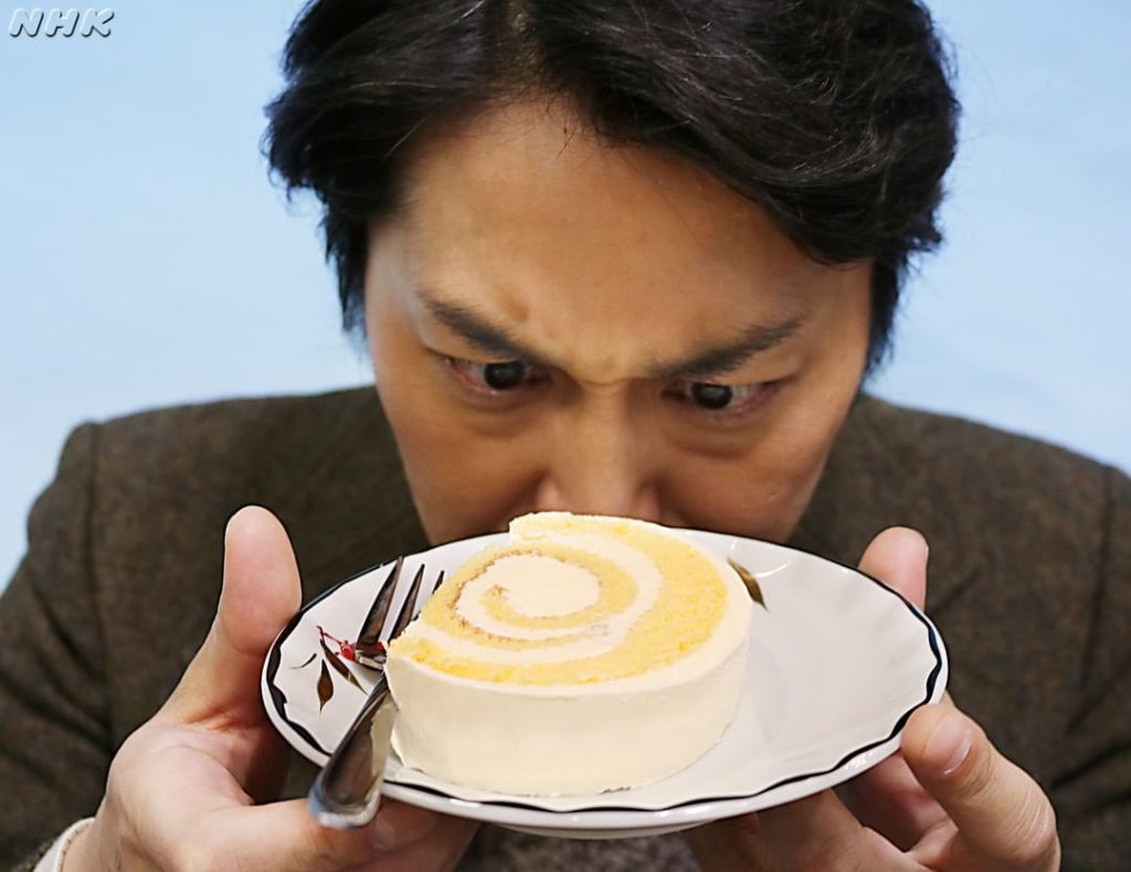 息子・雪次郎が作ったバタークリームのロールケーキを父・雪之助役の安田顕さんに睨（にら）んでもらいました。 
#朝ドラ #なつぞら #安田顕
#睨み飯 #なつぞ...