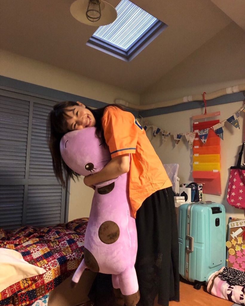 ‪最終話の舞台裏‬
‪はるか(#中条あやみ)の部屋のセットでの最後の撮影は斎藤(#小瀧望)お手製の炒飯を食べるシーンでした。‬
‪本番終了後、名残惜しそうにぬい...