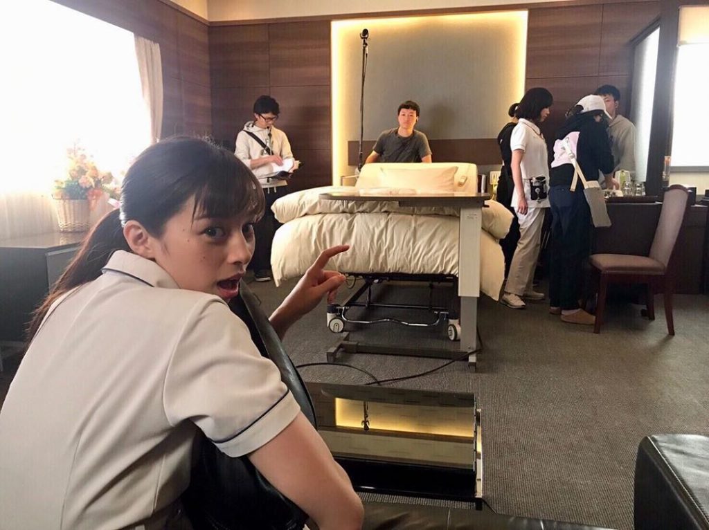 ‪今夜放送最終回‬
探し物をしているシーンを撮影中の水川さん。その様子をこっそり見守る中条さん
#夏美が何を探していたかは…
#今夜10時 #最終話 #見てね
...