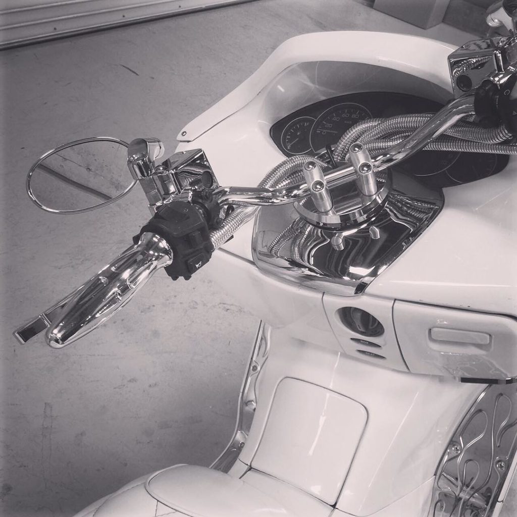 ビッグスクーター
#white #ビッグスクーター #bigscooter #HL_SWORD...