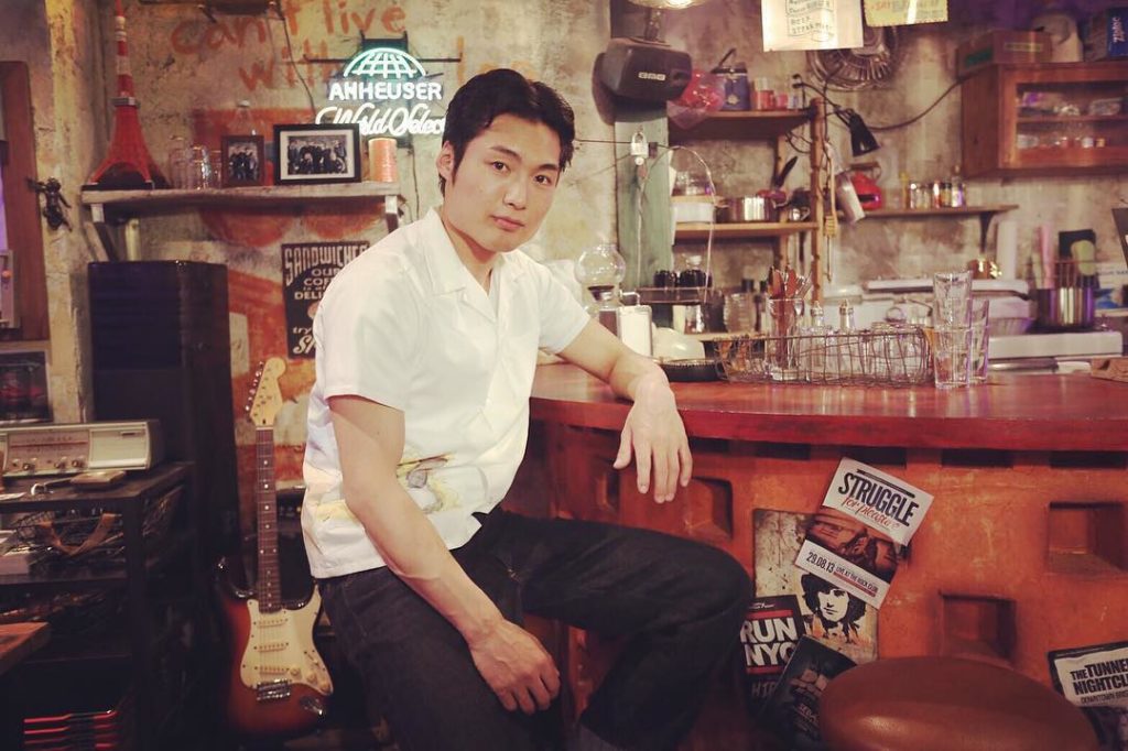 HiGH&LOW THE WORST EPISODE.O-チハル: He is …カニ男(年齢不明)
最近のマイブームはカシスオレンジ
女子かっ
自分の顔見てから言え
しかし俺とヤマトさんは
初めてこいつに嫉妬した…!
それ… He is ...カニ男(年齢不明)
最近のマイブームはカシスオレンジ
女子かっ
自分の顔見てから言え
しかし俺とヤマトさんは
初めてこいつに嫉妬した…!
それ...