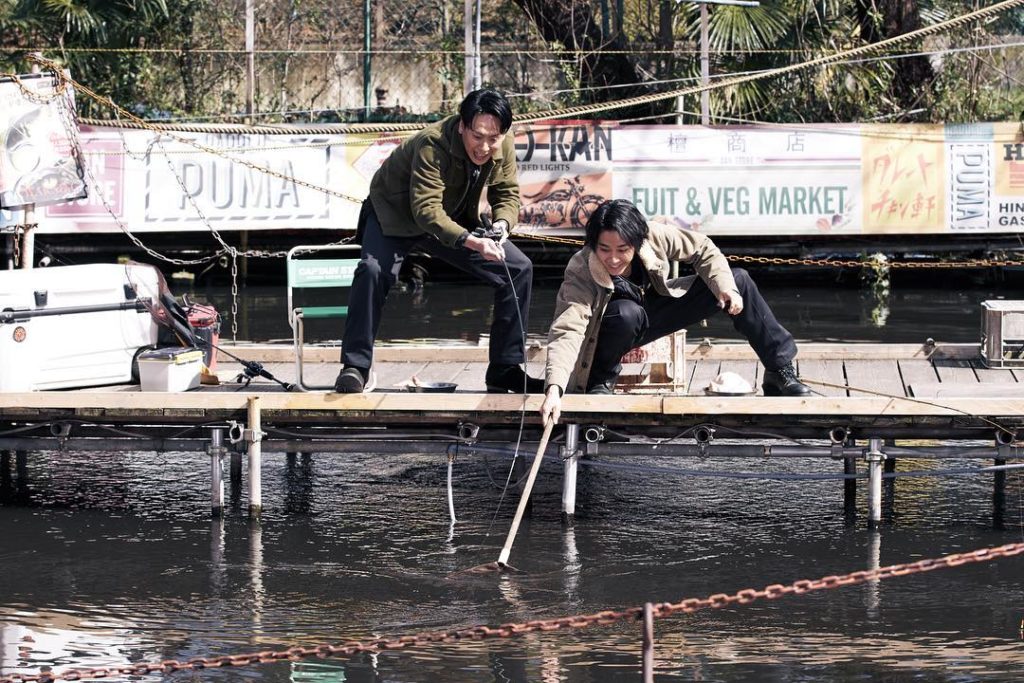 また釣りしてるよ、この2人...