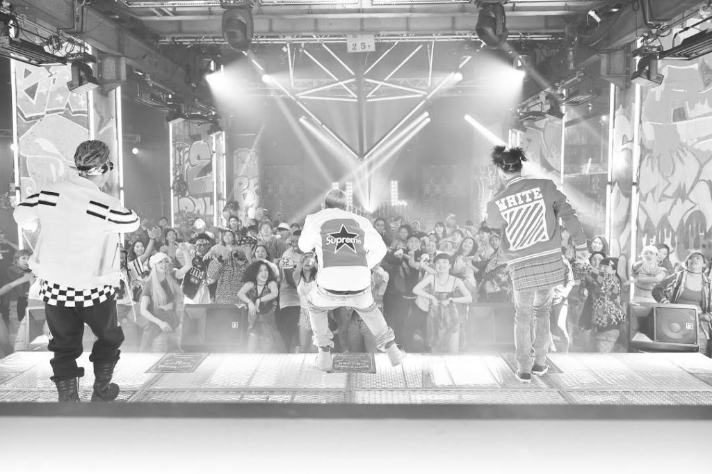 Put yo hands upppp #ICE
#PEARL
#9
#DJBERNIE
#MW
#MIGHTYWARRIORS
#HL_SWORD...