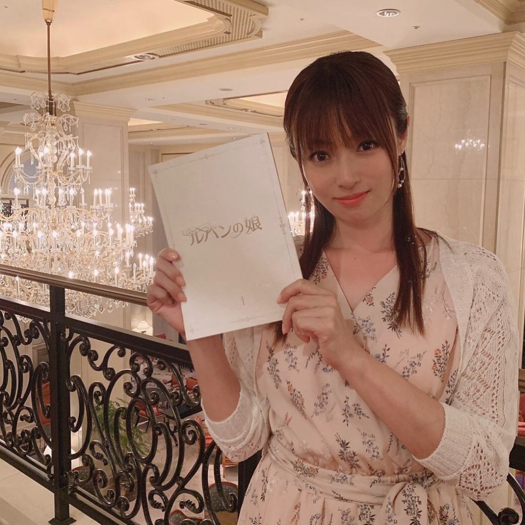 クランクイン
三雲華さん初お目見え
何やら豪華な場所にいる華さん…何のシーンでしょう
面白シーンの連続で笑いの絶えない撮影現場です
#ルパンの娘 #深田恭子 #...