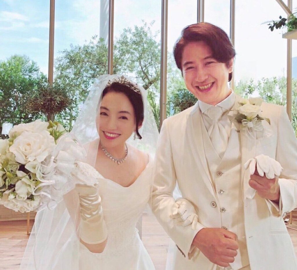 鐘子(#杏)の姉・葉子を演じる仲間由紀恵さん、葉子の夫・賢治を演じる谷原章介さん。キャリアウーマンの葉子は、3年前にイケメン商社マンの賢治と電撃結婚して…
#劇...