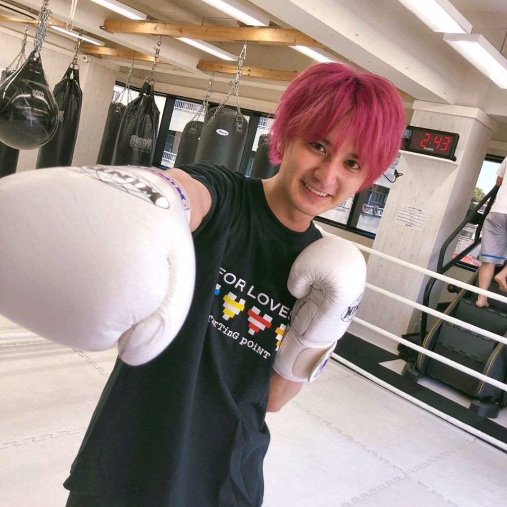 八神風太こと、#瀬戸利樹 さん。‬﻿
‪風太はプロボクサーということで、この日はボクシングジムでみっちり練習‬﻿
‪#練習中は真剣‬﻿
‪#でもオフショットお願...
