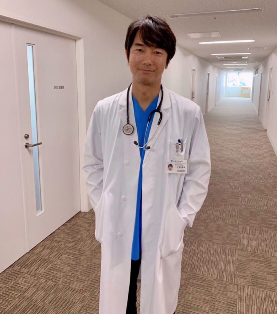 ‪今夜放送の第4話から‬﻿
#眞島秀和 さんが登場﻿
﻿
ということで、丈(#宮沢氷魚)の秘密を知る脳外科医・一之瀬隆美を演じる眞島さんのオフショットを公開﻿
...