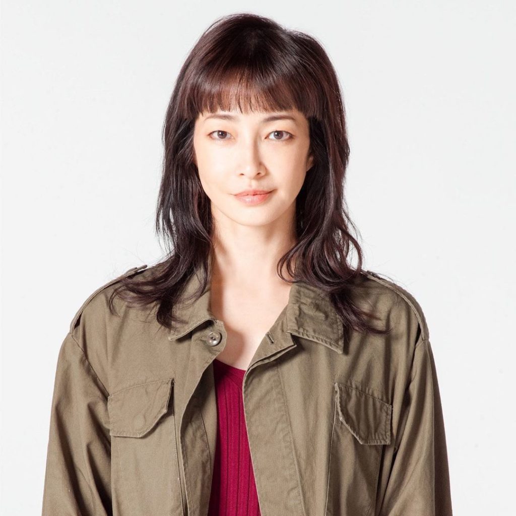 #わたし旦那をシェアしてた
キャストの皆さんのご紹介です

小椋加奈子(42)役・りょうさん

中学生の息子をもつシングルマザー。“夫”との運命的な出会いで自信...