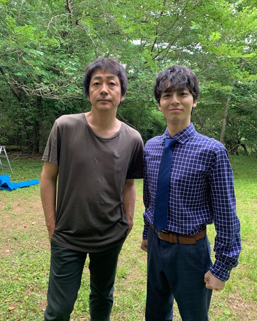 ﻿
昨日の1枚﻿
柚木先生 × 紀理人 2ショット﻿
電波もない、山の中で撮影でした﻿
﻿
#サイン﻿
#法医学者柚木貴志の事件﻿
#大森南朋﻿
#高杉真宙﻿
...