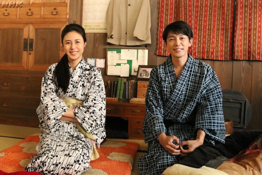 剛男と富士子の夫婦浴衣ショット。本物の芸者を見たことがないと言っていた剛男さん、本当なのでしょうか...
⠀⠀
#朝ドラ #なつぞら #松嶋菜々子 #藤木直人
...