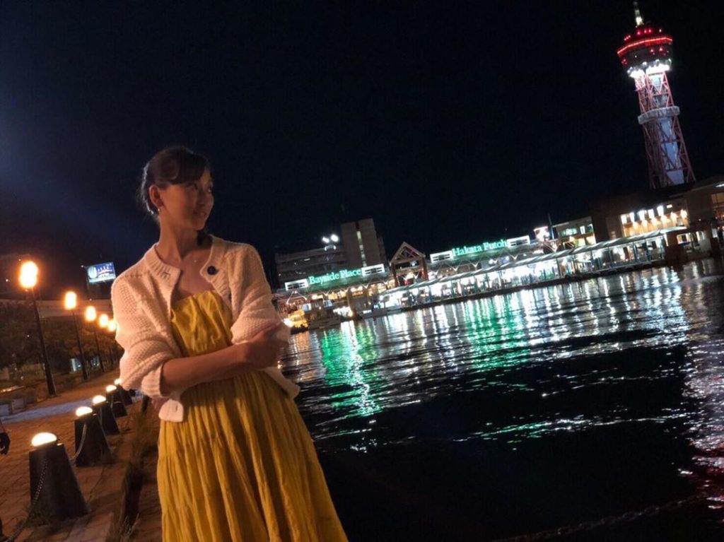 鐘子(#杏) in 夜の博多ふ頭‬﻿
‪水面に映る夜景にうっとり‬﻿
﻿
‪#博多ふ頭 #夜景‬﻿
‪#福岡ロケ #オフショット‬﻿
‪#偽装不倫 #東村アキコ...