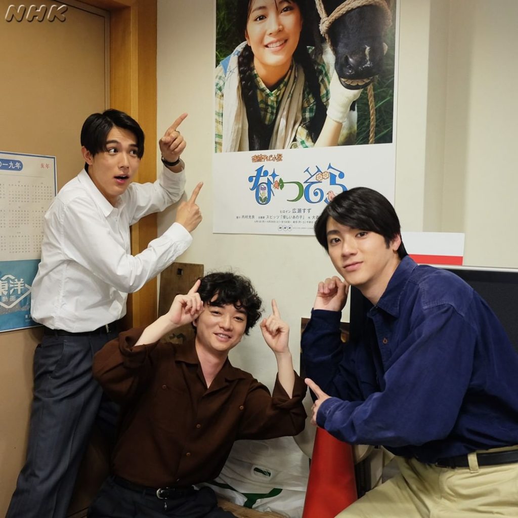 雪次郎と東洋動画の人たちが一緒のシーンを演じることは珍しいので、なつぞらポスターの前に中川大志さん、染谷将太さん、山田裕貴さんが集合してくれました。
⠀⠀
#朝...