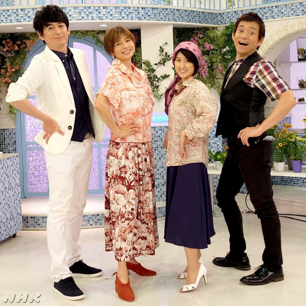 本日の「あさイチ」プレミアムトークのゲストは、岸川亜矢美役・山口智子さん。
あれ？近江アナ、亜矢美さんに洋服を選んでもらったのかな？
放送終了後にみんなでパチリ...