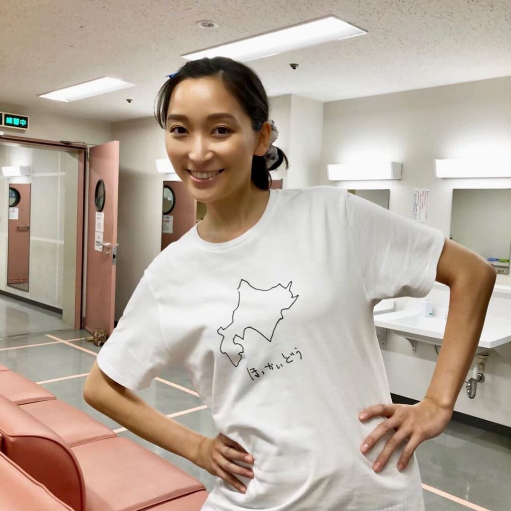 ‪旅好き鐘子(#杏)の‬ #ご当地Tシャツ シリーズ﻿
らくがき風の #北海道 Tシャツ﻿
ドラマの中では、鐘子がいろんな種類のご当地Tシャツを着ているのでご注...