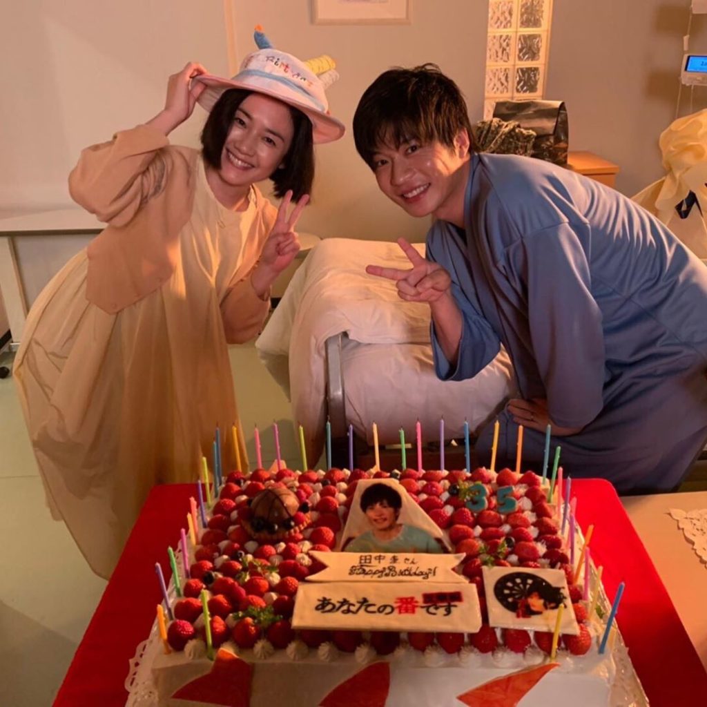 ・
‪圭さんのお誕生日祝いに知世さんがっ‬
・
‪#田中圭‬
‪#原田知世‬
‪#久しぶりの再会に抱き合う2人が可愛すぎる件‬
‪#菜奈ちゃんからなかなか離れな...