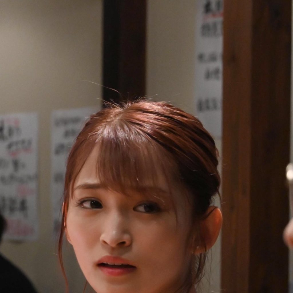 #わたし旦那をシェアしてた ４話はこのあと夜11時59分から放送

今週の６分割は…カウンターに並んで座る４人。

神妙な面持ちですが、どのようなシーンなのでし...