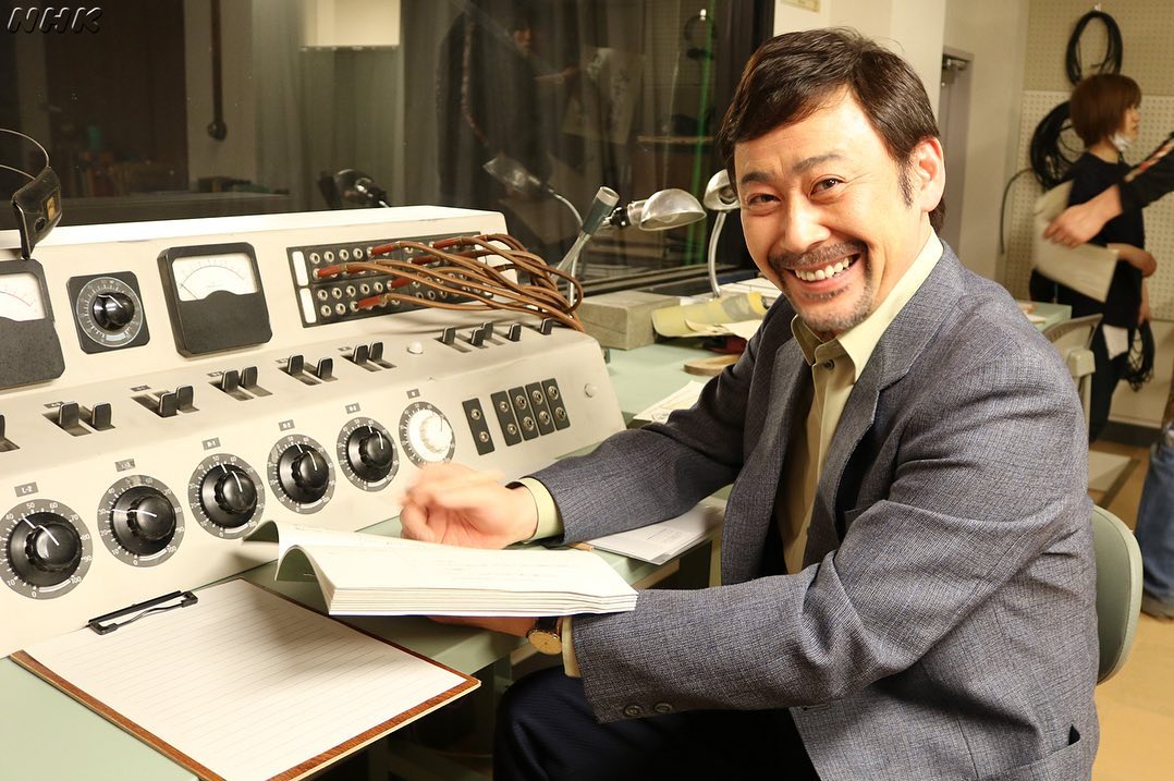 Nhk Natsuzora なつぞら 本日 ディレクター藤井役で登場したのは 声優 も俳優もこなす高木渉さん 副調整室のセットにいたところをパチリ 実は なつぞら のアフレコ監修もしている高木さん ド Media Wacoca Japan People Life Style Nhk Natsuzora なつぞら 本日 ディレクター藤井役で登場したのは 声優 も俳優もこなす高木渉さん 副調整室のセットにいたところをパチリ 実は なつぞら のアフレコ監修もしている高木さん ド Media Wacoca Japan People Life Style