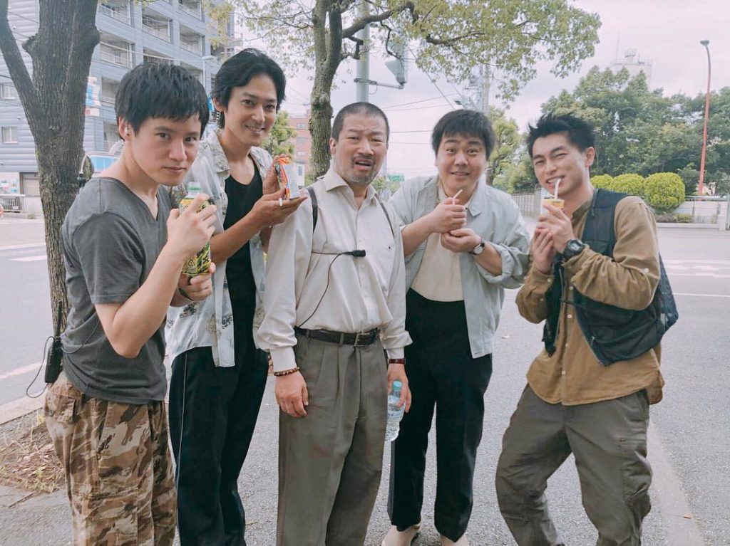 NTV-Voice-ボイス 110緊急指令室: 強行犯係の皆様inロケの様子ほんと賑やかなんです、集まるとちょっとした空き時間に全員でぞろぞろコンビニへ…そして出てきた時にはみなさんの手にドリンクがみなさん、… 強行犯係の皆様inロケの様子ほんと賑やかなんです、集まるとちょっとした空き時間に全員でぞろぞろコンビニへ…そして出てきた時にはみなさんの手にドリンクがみなさん、...