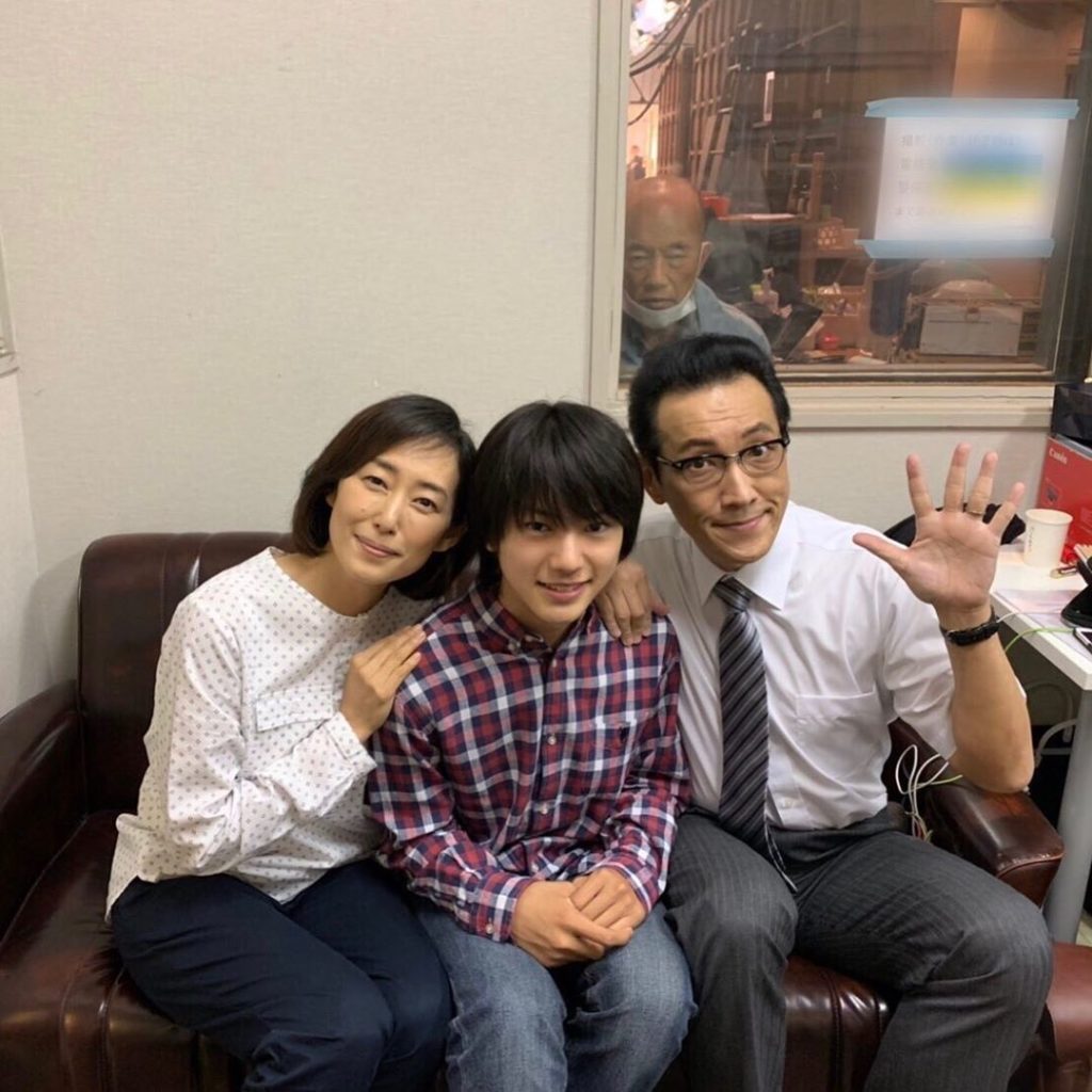 ・
‪久々の榎本家と思いきや後ろに床島さんがっ‬
・
#木村多江
#阪田マサノブ
#荒木飛羽
#竹中直人
#仲良し榎本家を
#後ろから覗く床島さんが怖すぎる件
...