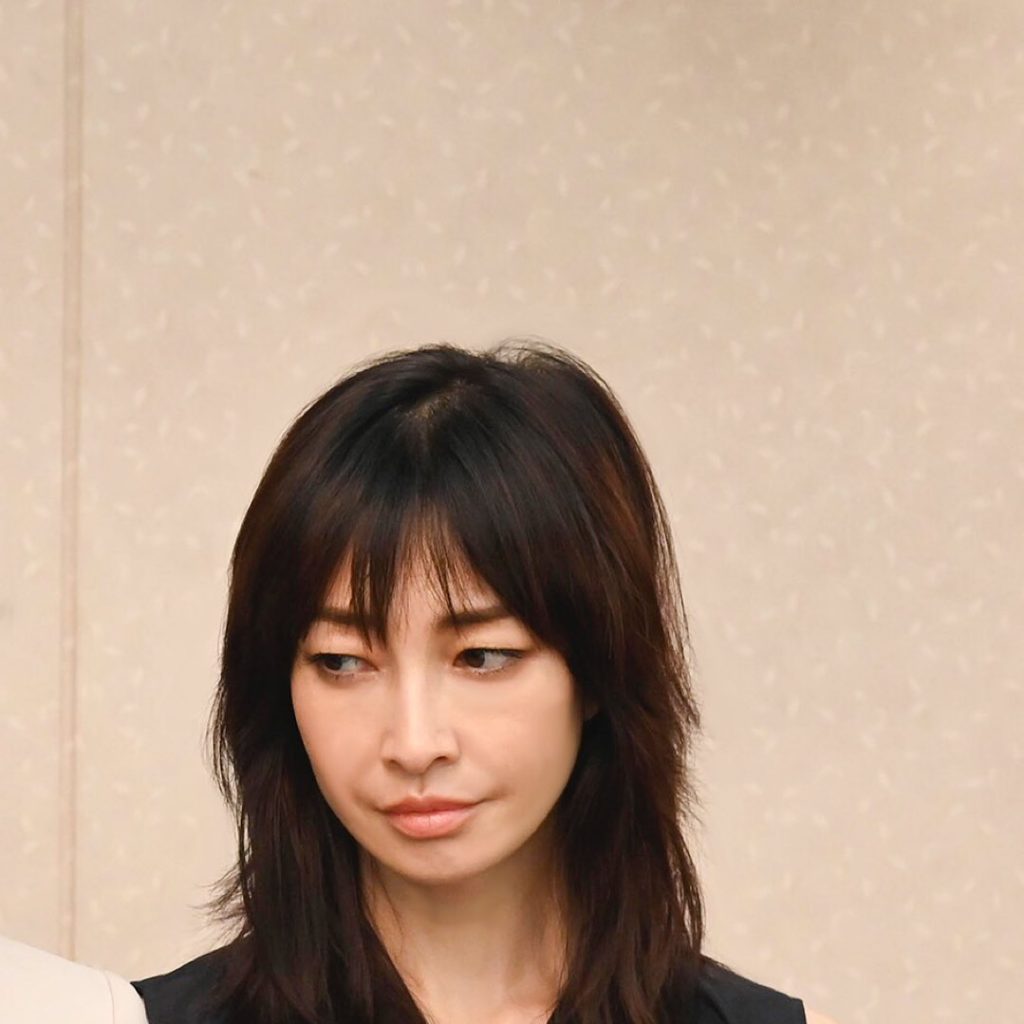 #わたし旦那をシェアしてた ５話はこのあと夜11時59分から放送 今週の６分割は…妻たちと“凶悪犯”森雄作の緊張感みなぎる１枚 妻たちと森の、３億円をめぐる全面...