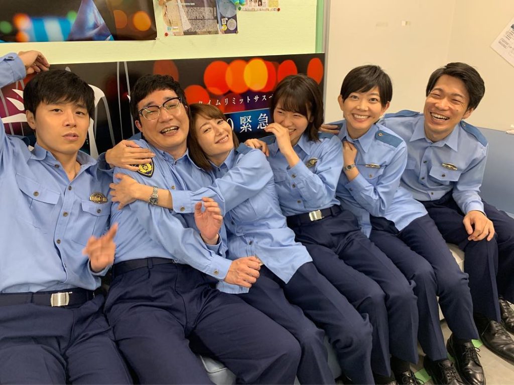 ついに先週からECUに加わった栞ちゃんも交えて、指令室レギュラーメンバーで仲良しすぎるのです写真用に作った仲良しじゃないですよ？真木さんに抱きつかれてなんともい...