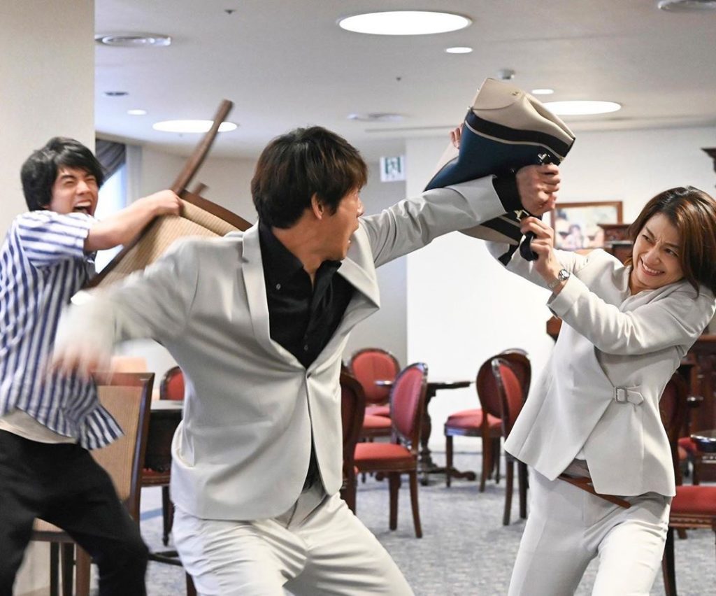 #わたし旦那をシェアしてた 第５話より…妻たちと凶悪犯・森雄作の戦闘シーンの場面写真です ケガ人多発…
の気になるその後は、8/8放送の６話をご覧ください #小...