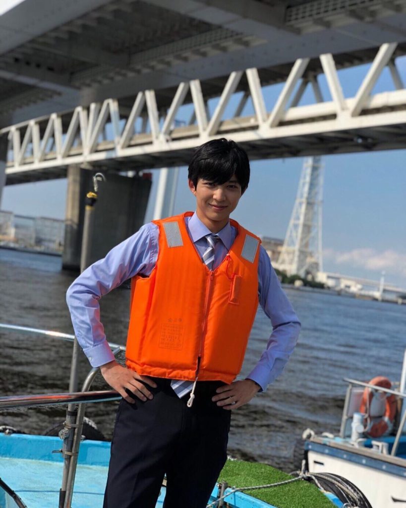 【TWO WEEKS 写真部 】
Photo by @takahiromiura_official 
海に転落した結城を捜索する乾刑事
いつ何時も、いくら暑くと...