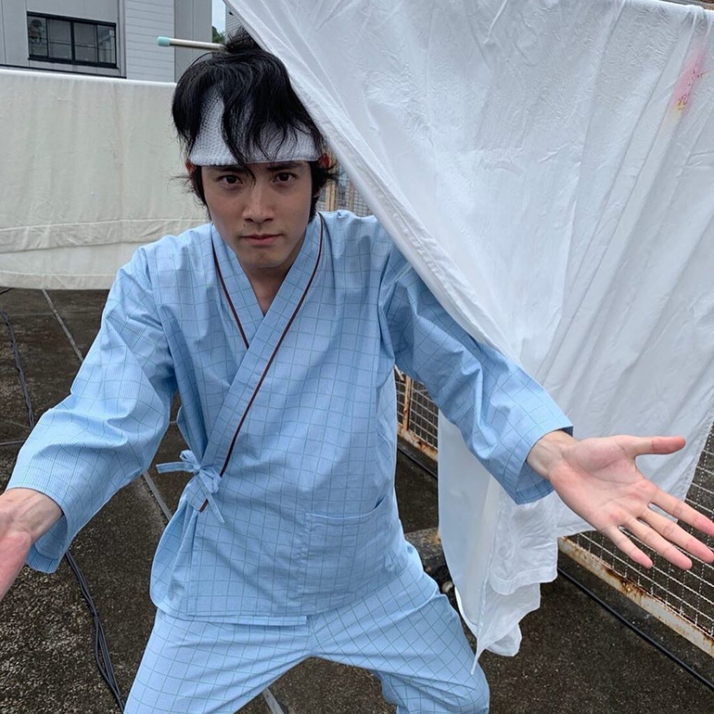 昨日の文江さんオフショットに続き…
#病人が元気すぎる シリーズ 凶悪犯との対決で重傷となり入院中の秀明
…のはずが、このポーズはもしや… #わたし旦那をシェア...