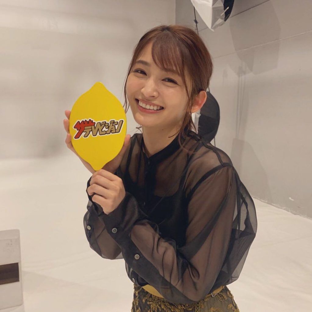 ‪岡本玲さん取材デーのオフショットです‬ ‪赤楚さん、黒木さんと続いた、レモンを持ってのこのポーズも決めてくれました‬ ‪ #わたし旦那をシェアしてた #小池栄...