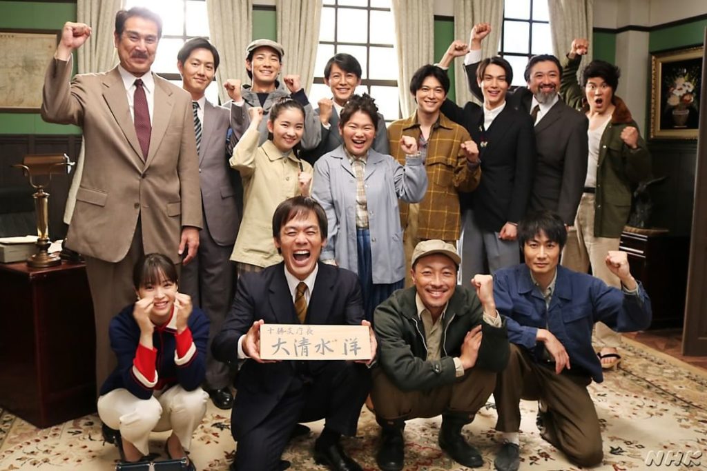 北海道出身の演劇ユニットTEAM NACSから4人目の出演者・森崎博之さんが登場。「北海道を思う気持ちはあなたがたにも負けない！」と大きな声で叫んだ大清水洋役の...