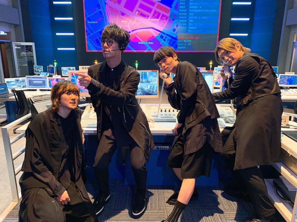NTV-Voice-ボイス 110緊急指令室: BLUE ENCOUNTさんが先日、ボイスの現場に来てくださいました差し入れはなんとブルエン特製どら焼き唐沢さん、真木さんとの対面では終始大爆笑唐沢さんがボケて… BLUE ENCOUNTさんが先日、ボイスの現場に来てくださいました差し入れはなんとブルエン特製どら焼き唐沢さん、真木さんとの対面では終始大爆笑唐沢さんがボケて...