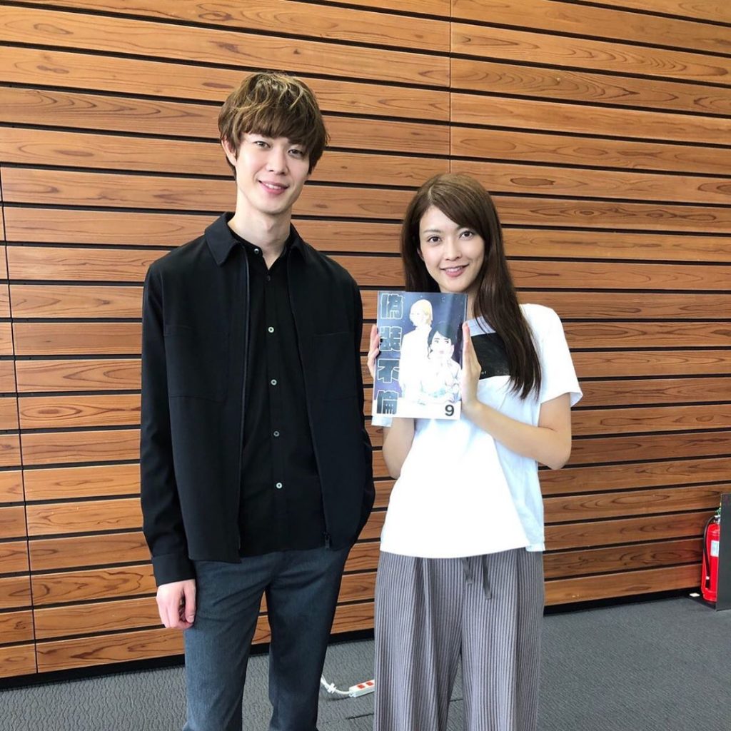 NTV-Gisouhurin-偽装不倫: 今夜放送第9話のオフショット
丈(#宮沢氷魚)とまさ子(#田中道子)
とあるシーンのロケの合間に撮りました
妹の結婚式でハワイに行くため空港… 今夜放送第9話のオフショット
丈(#宮沢氷魚)とまさ子(#田中道子)
とあるシーンのロケの合間に撮りました
妹の結婚式でハワイに行くため空港...