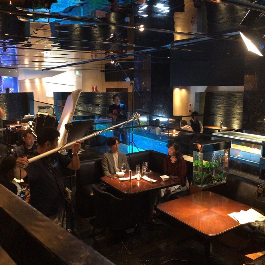 明日放送第9話の撮影風景﻿
オシャレなワインバーに﻿
‪鐘子(#杏)と藤堂(#桐山漣)の姿が‬﻿
‪藤堂は仕事で知り合った鐘子に好意を寄せているのですが…‬これ...