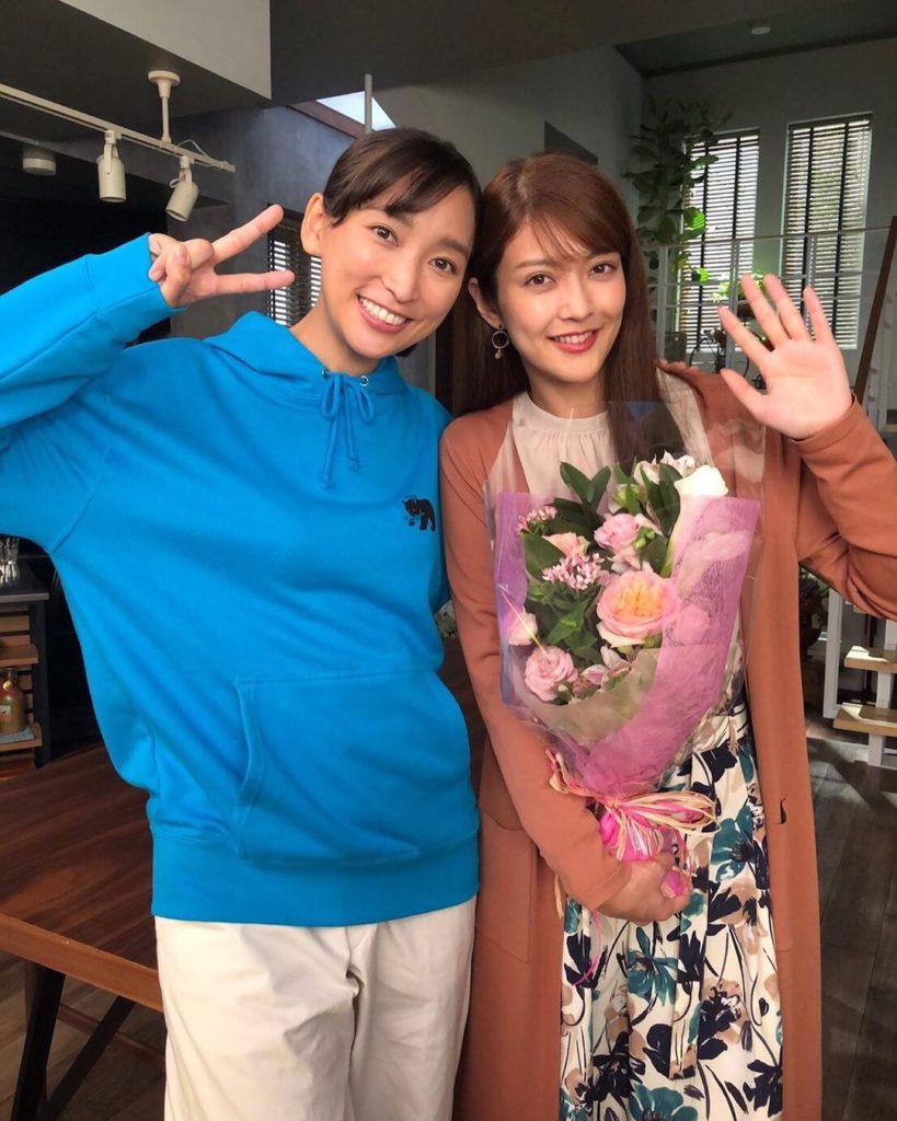 NTV-Gisouhurin-偽装不倫: クランクアップ
鐘子(#杏)の親友・まさ子を演じた #田中道子 さん。杏さんから花束を受け取った田中さんは「鐘子〜〜」と叫びながら杏さんとハグを
【… クランクアップ
鐘子(#杏)の親友・まさ子を演じた #田中道子 さん。杏さんから花束を受け取った田中さんは「鐘子〜〜」と叫びながら杏さんとハグを
【...