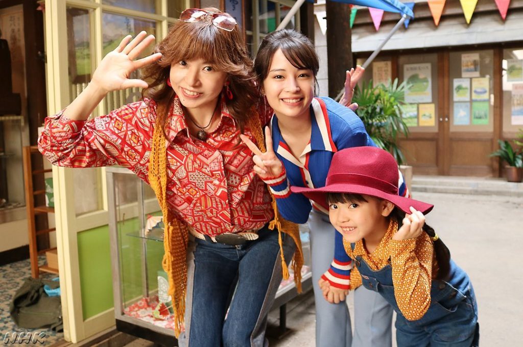 なっちゃん、亜矢美さんとうれしい再会！まさかこんな場所で会えるとは...優ちゃんも一緒に記念写真。
⠀⠀
#朝ドラ #なつぞら #広瀬すず #山口智子 #増田光...