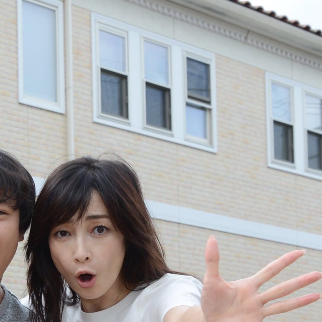 #わたし旦那をシェアしてた 最終回、このあと深夜0:29から放送です 今週の #６分割 は…

クランクアップを迎えた３つの家族
ドラマの中でも、こんな弾ける笑...