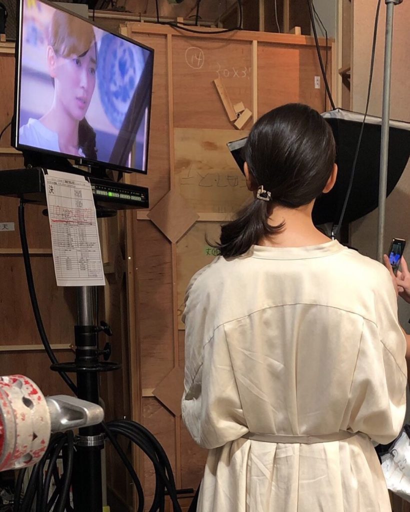 今夜放送最終回﻿
#杏 さんが、とあるシーンをモニターチェック中 鐘子(杏)のこの表情が意味することとは？﻿
﻿
#偽装不倫 #日テレ #水ドラ #YLAB #...