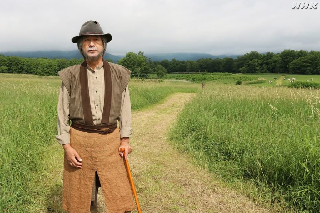 北海道ロケで泰樹役・草刈正雄さんのオフショット。この場所でもたくさんのシーンを撮影しました。『なつぞら』スタッフとキャストにとって、思い出の場所の一つです。 
...