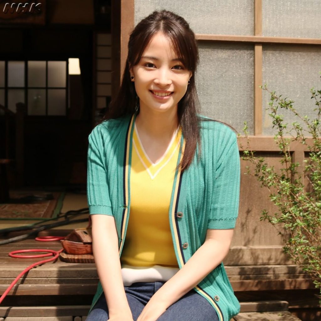 「なつぞら」撮影最終日の広瀬すずさん。ずっと撮影してきた柴田家のセットともこの日でお別れ。寂しい…。 #朝ドラ #なつぞら #広瀬すず...