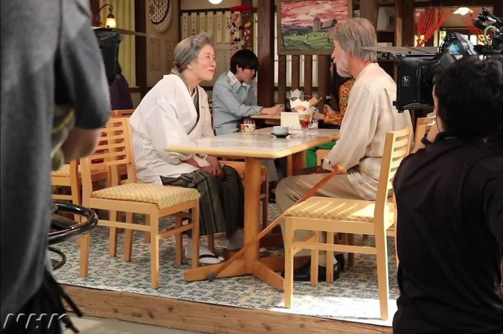 「雪月」でとよさんと泰樹さんのシーンのメイキング。草刈さんは穏やかに優しく、高畑さんはいつも明るく現場を支えてくださいました。

#朝ドラ #なつぞら #草刈正...