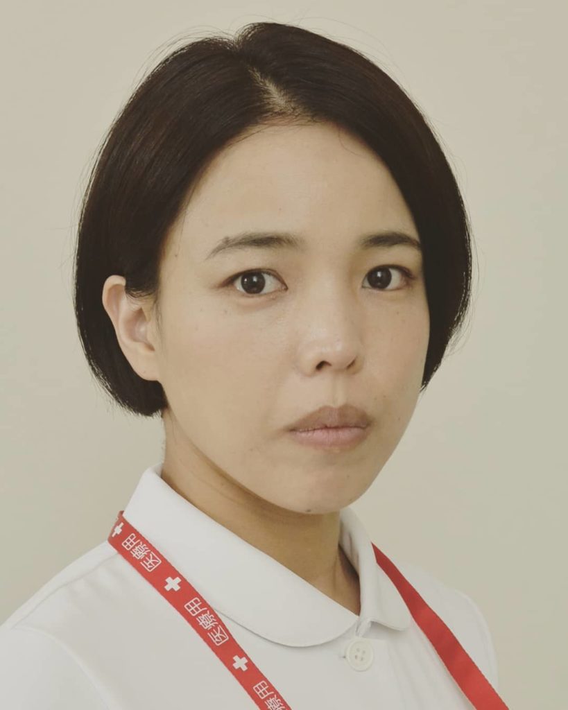 花山病院の看護師紹介

花山病院のナースルームNo.2、副看護師長の藤鐘清美 映画・テレビでは絶妙な演技で脇を固める安藤玉恵さん

安藤さんの演技は要チェックで...