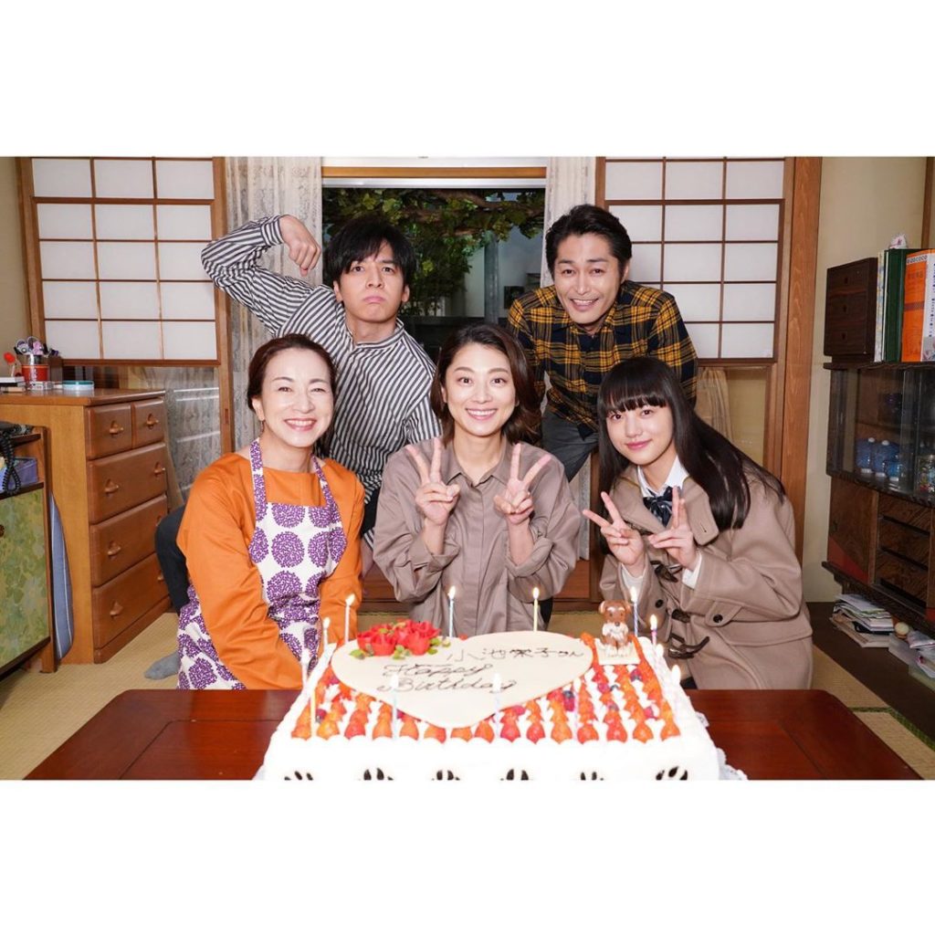 _
昨日に続き！‬
‪本日11/20は秋葉綾子役、‬
‪#小池栄子 さんのお誕生日です‬
‪おめでとうございます‬
‪全員が揃うと、いつも賑やかな家族です‬
‪...