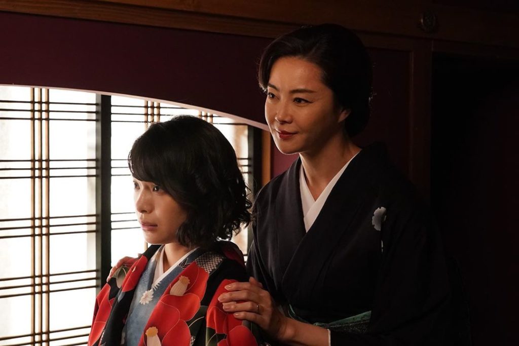 ﻿
この後 #Huluオリジナルストーリー #女将の部屋 配信開始﻿
﻿
#今夜の来訪者は栞ちゃん﻿
#椿さまとの結納後﻿
#今日子さんは栞ちゃんを招いて一体何...