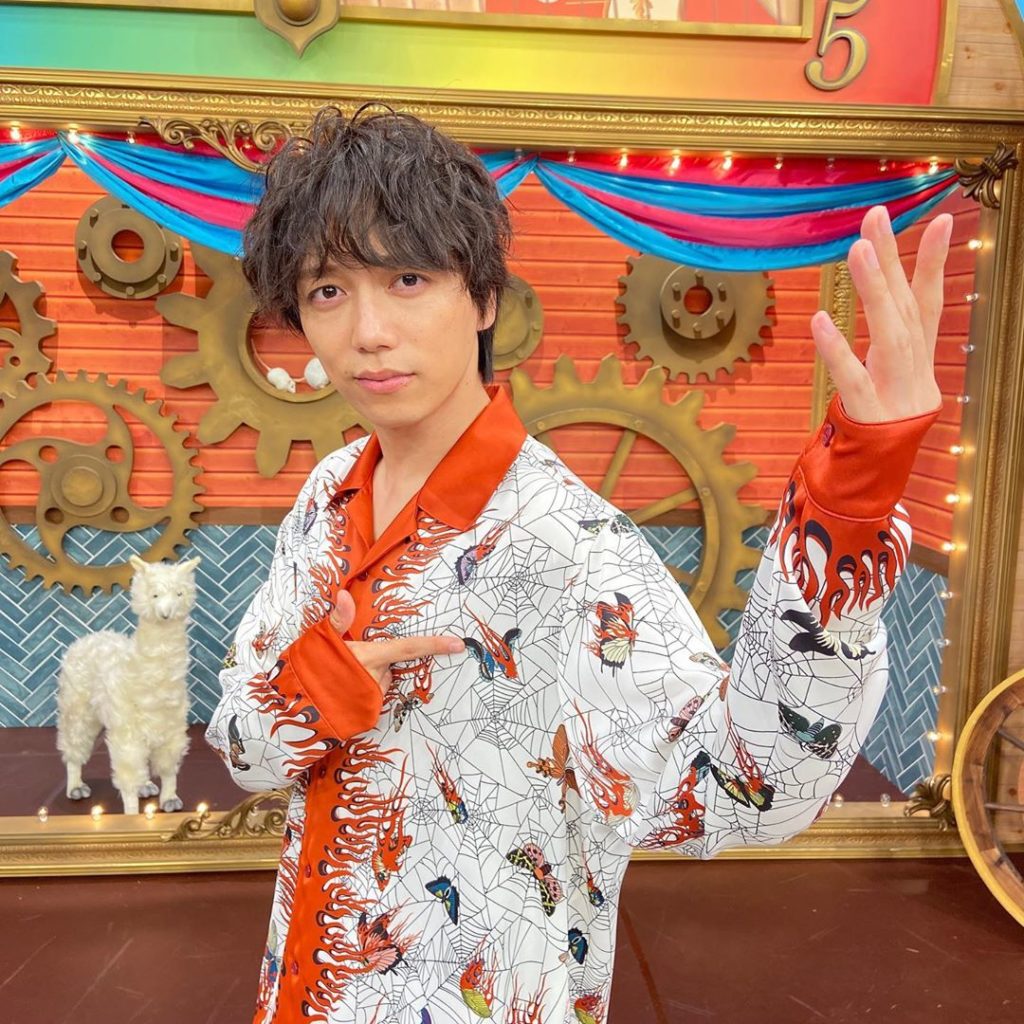 ﻿
‪明日10:25〜放送の #ニノさん に #山崎育三郎 さんが出演します‬﻿
﻿
‪#衣装に大量の蝶々がっ‬﻿
‪#育さま二宮さんの前でARASHI熱唱‬﻿...
