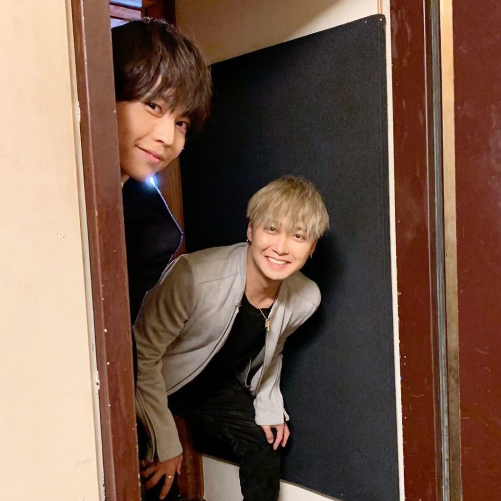 押忍
主題歌を歌ってくれているDa-iCEから
#岩岡徹 さんと #大野雄大 さんが６話に出演！
どんなシーンで出演するのか。

ヒントは・・・この写真！...