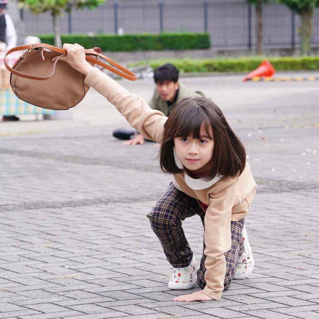 ・
泥棒DNAが目覚めた杏ちゃん。

めちゃくちゃ素早い動き
まるで善…（フガフガ）

#Lの呼吸
#真似してぇ…
#ルパンの娘...