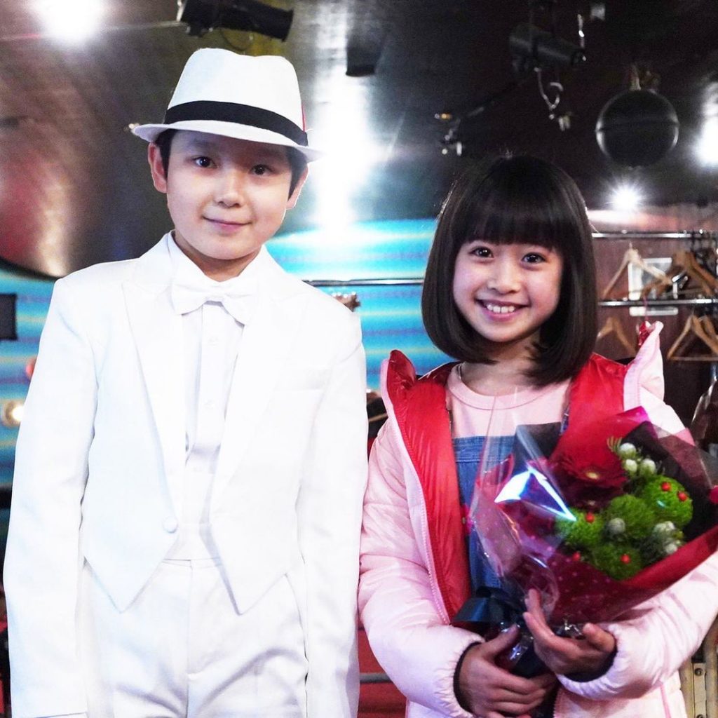 クランクアップ

L柱、杏ちゃんは
子供時代の円城寺さんとの初デートの後にクランクアップでした
2人で仲良く

映画での #Lの呼吸 楽しみにしてます…

#ル...