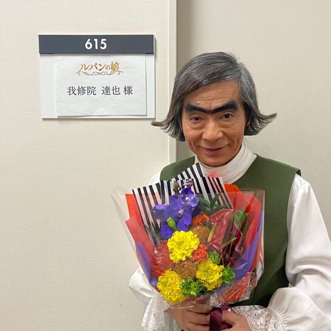 Fujitv Lupin No Musume ルパンの娘 クランクアップ 猿彦さんのクランクアップ 献身的に美雲お嬢様をささえ続ける猿彦さん お嬢様ぁ その歌には魔力が と注意しつつ 自分も魔力にやられて Media Wacoca Japan People Life Style