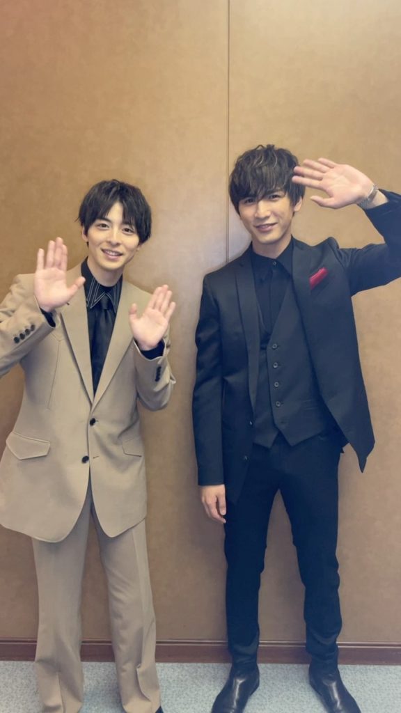 #高杉真宙 さん＆#藤井流星 さんが
撮影秘話をこっそり教えてくれました

#絶体絶命ロシアンルーレット 
#6月1日公開
@mahirotakasugi_...