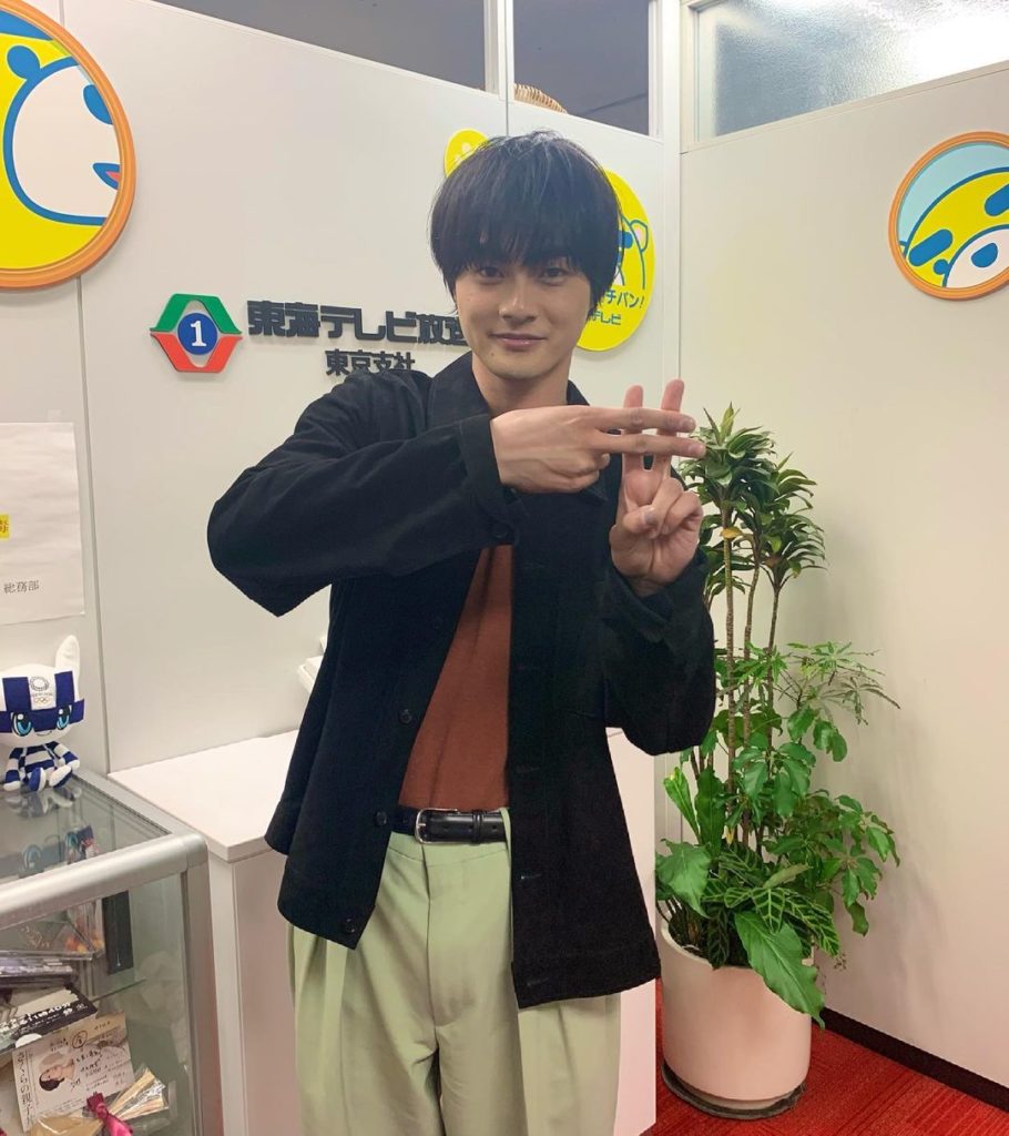 #結木滉星 さん発案「 #コールドゲームポーズ 」
#羽田美智子 さんもノリノリでポーズを決めてくださいました

「#」を両手で作ってパシャリ
左右どちらの指が...